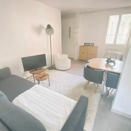 Bright 2-bedroom 아파트 *