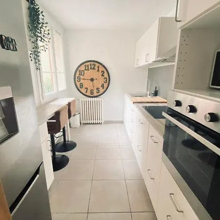 Bright 2-bedroom Apartamento *