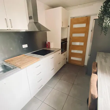 Bright 2-bedroom